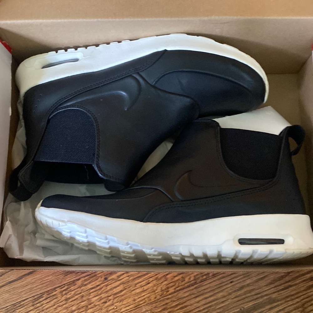 Nike Thea Mid Black